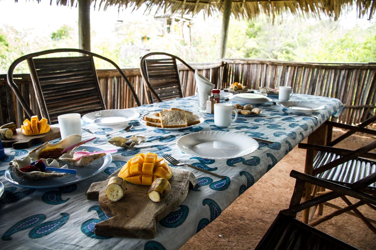 Blue Monkey Beach Cottages Shimoni Exterior foto